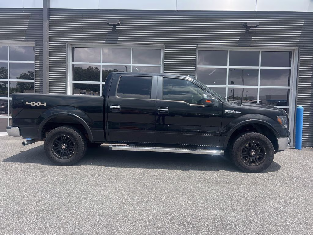 2011 Black Ford F-150 Lariat 4X4 Truck
