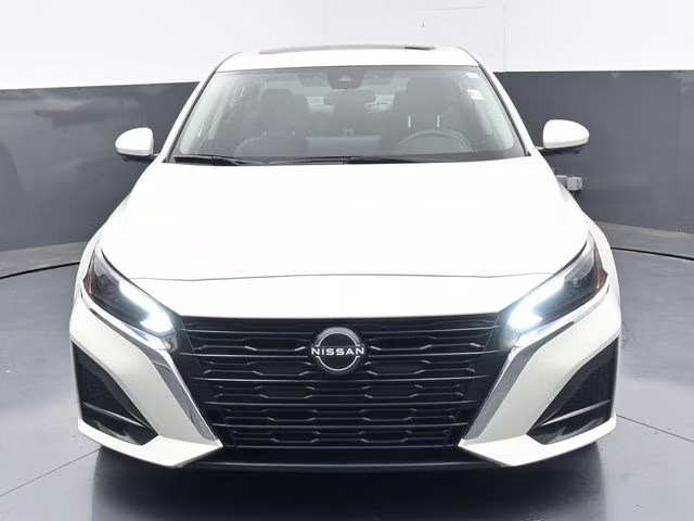 2025 Pearl White Tricoat Nissan Altima 2.5 SL FWD Sedan