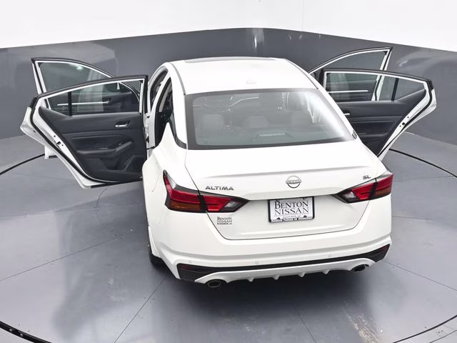 2025 Pearl White Tricoat Nissan Altima 2.5 SL FWD Sedan