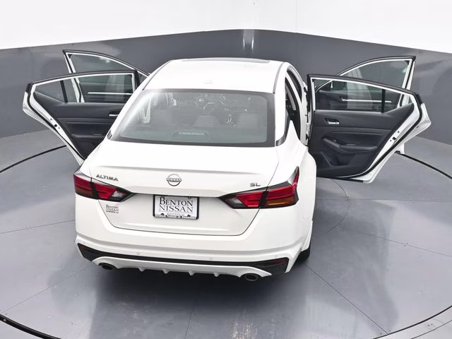 2025 Pearl White Tricoat Nissan Altima 2.5 SL FWD Sedan
