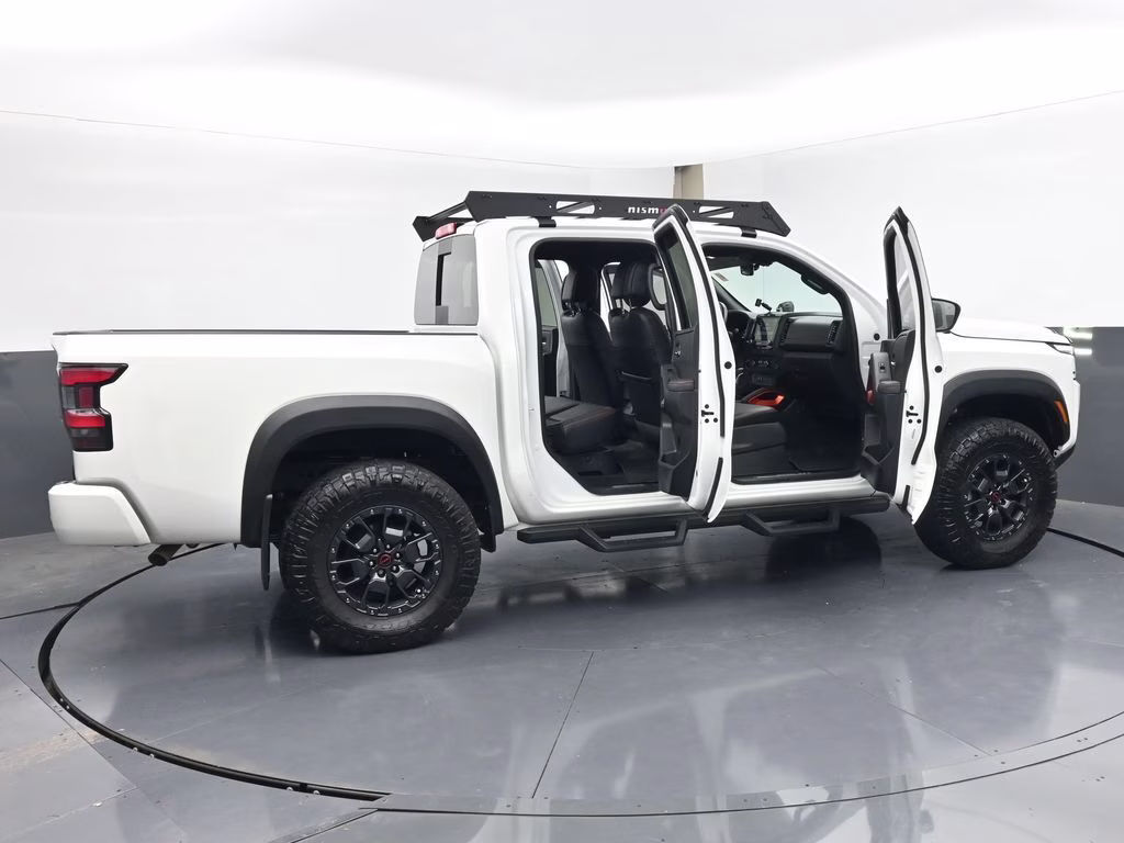 2023 Glacier White Nissan Frontier PRO-4X 4X4 Truck
