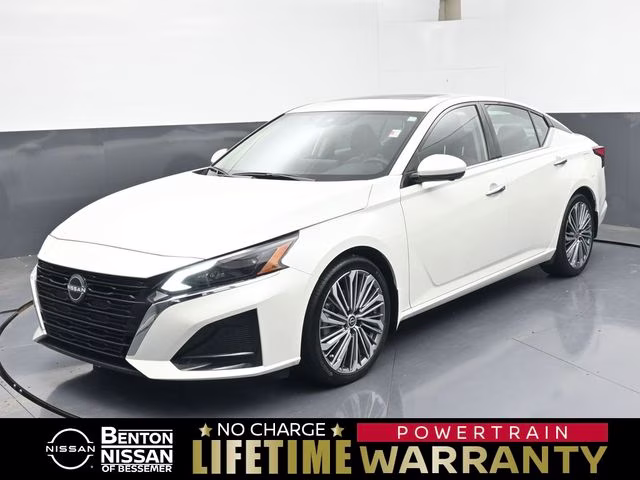 2025 Pearl White Tricoat Nissan Altima 2.5 SL FWD Sedan