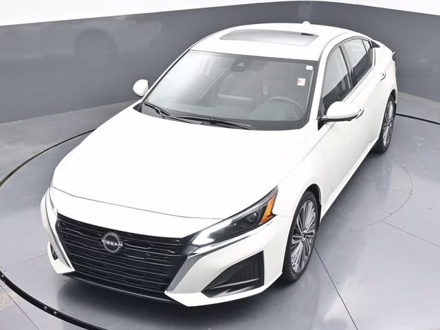 2025 Pearl White Tricoat Nissan Altima 2.5 SL FWD Sedan