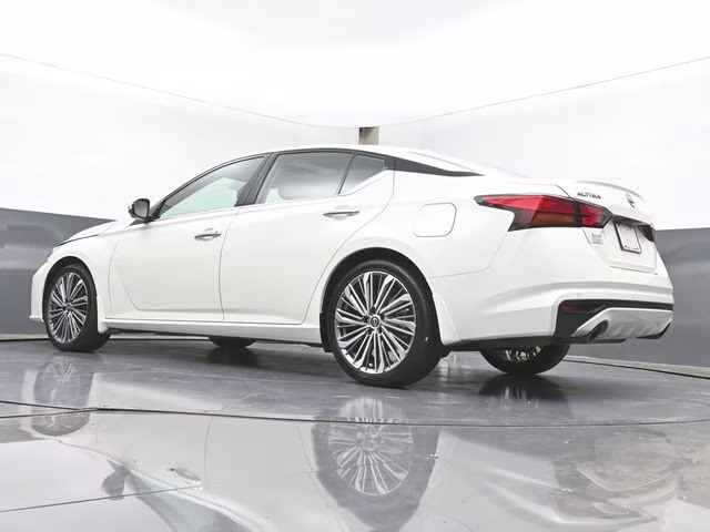 2025 Pearl White Tricoat Nissan Altima 2.5 SL FWD Sedan
