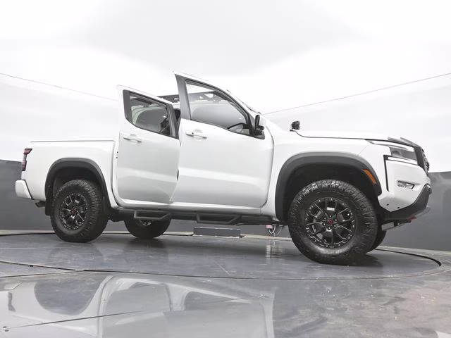 2023 Glacier White Nissan Frontier PRO-4X 4X4 Truck