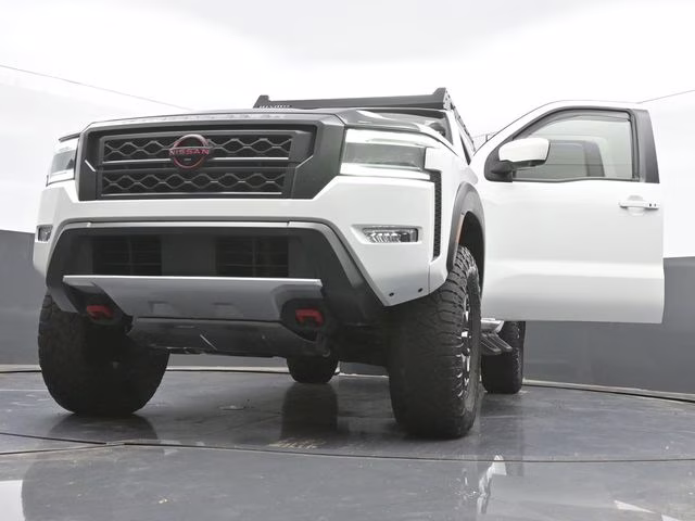 2023 Glacier White Nissan Frontier PRO-4X 4X4 Truck