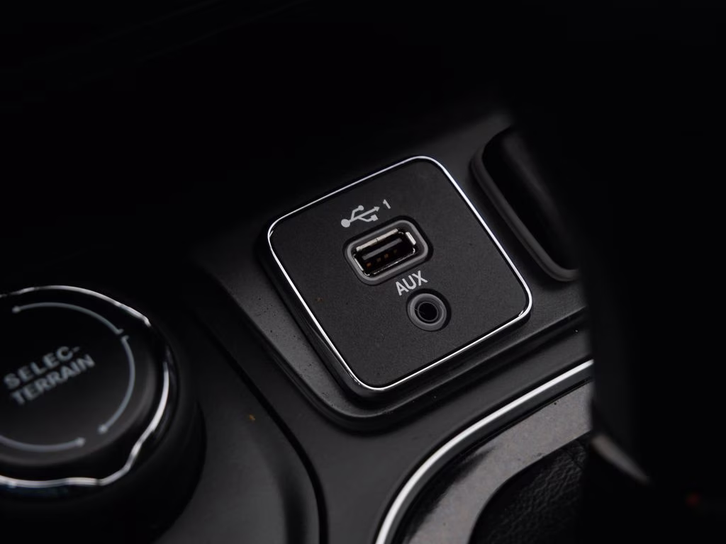 2020 Diamond Black Crystal Pearlcoat Jeep Cherokee Limited 4X4 SUV