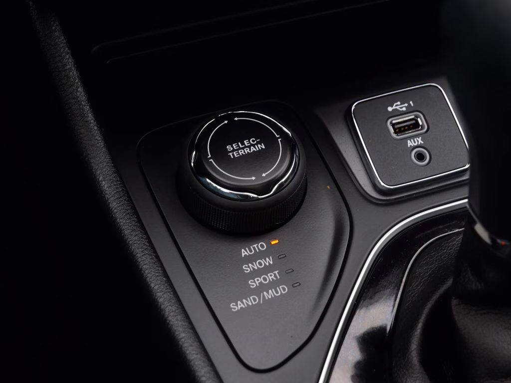 2020 Diamond Black Crystal Pearlcoat Jeep Cherokee Limited 4X4 SUV