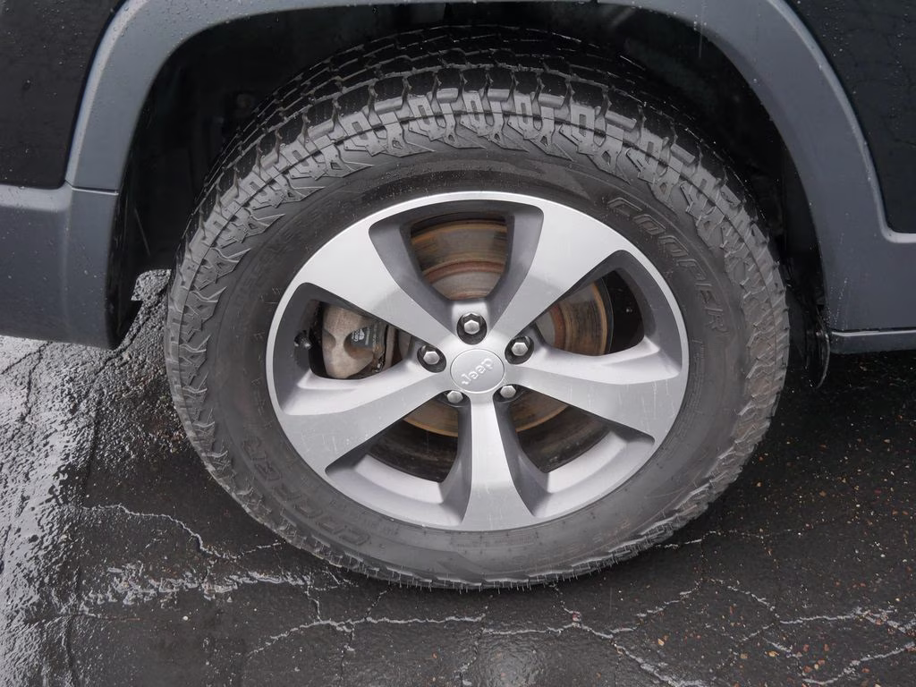 2020 Diamond Black Crystal Pearlcoat Jeep Cherokee Limited 4X4 SUV