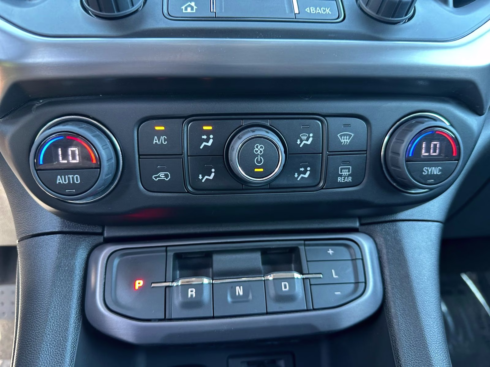 2023 Sterling Metallic GMC Acadia AT4 AWD SUV
