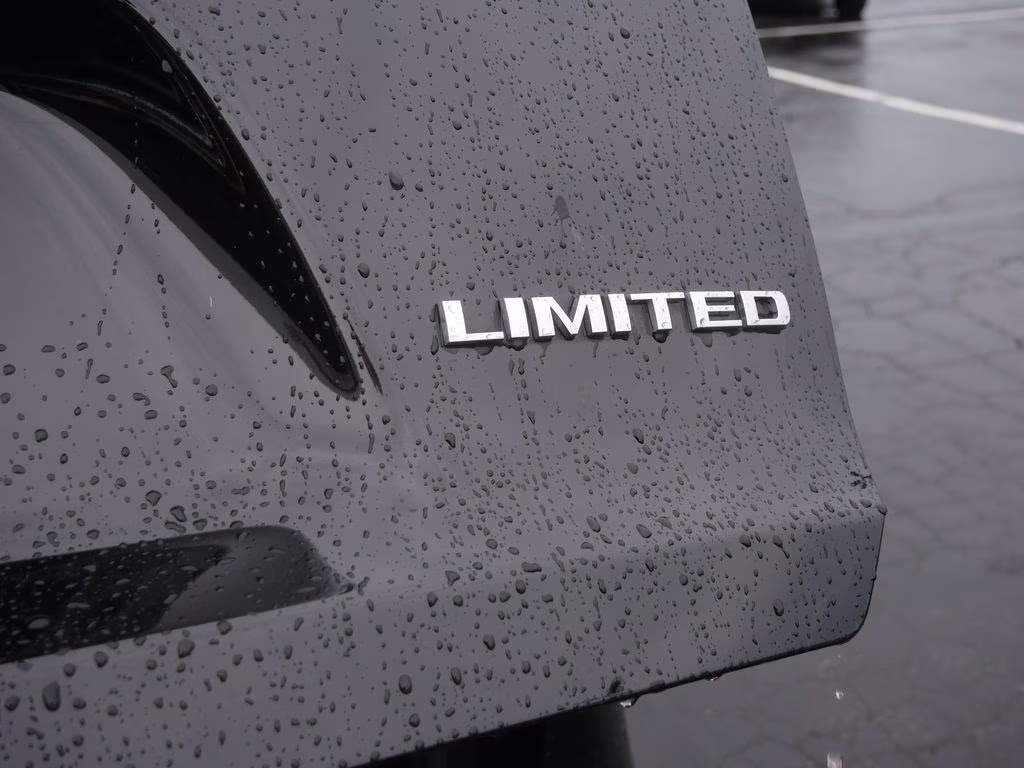 2020 Diamond Black Crystal Pearlcoat Jeep Cherokee Limited 4X4 SUV