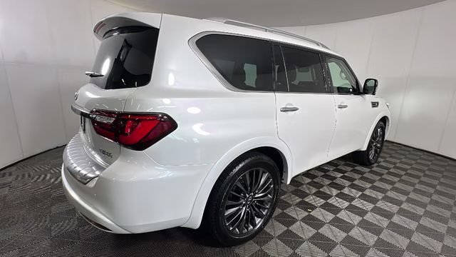 2023 White INFINITI QX80 Premium Select 4X4 SUV