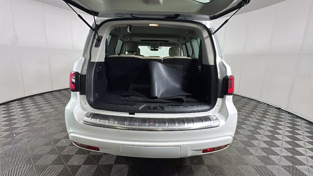 2023 White INFINITI QX80 Premium Select 4X4 SUV