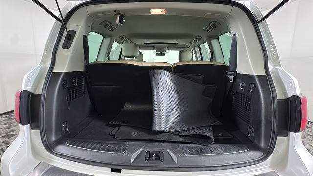 2023 White INFINITI QX80 Premium Select 4X4 SUV