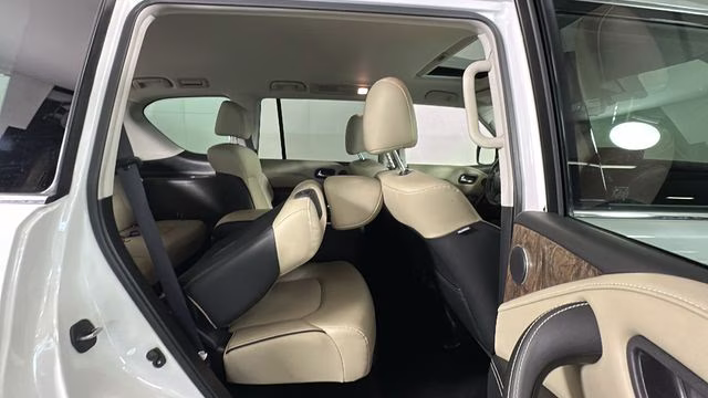 2023 White INFINITI QX80 Premium Select 4X4 SUV