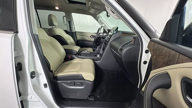 2023 White INFINITI QX80 Premium Select 4X4 SUV