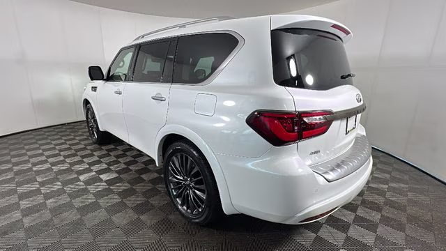 2023 White INFINITI QX80 Premium Select 4X4 SUV