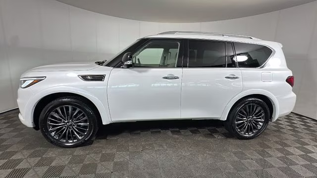 2023 White INFINITI QX80 Premium Select 4X4 SUV