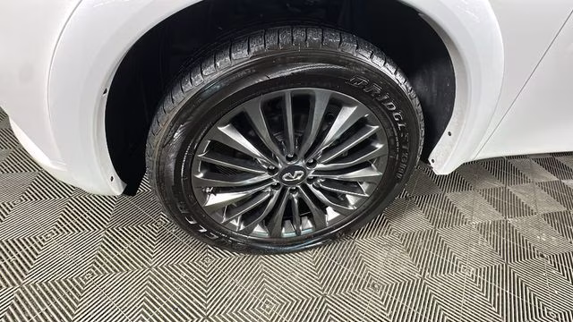 2023 White INFINITI QX80 Premium Select 4X4 SUV