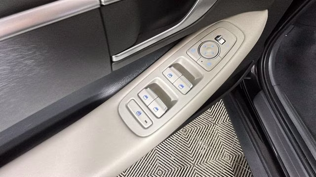 2023 Onyx Black Hyundai Sonata SE FWD Sedan