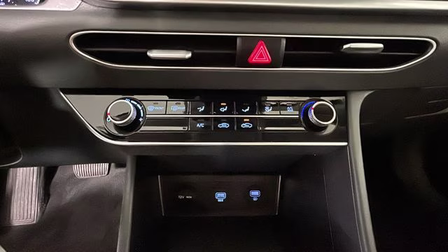 2023 Onyx Black Hyundai Sonata SE FWD Sedan