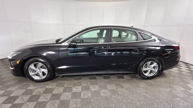 2023 Onyx Black Hyundai Sonata SE FWD Sedan