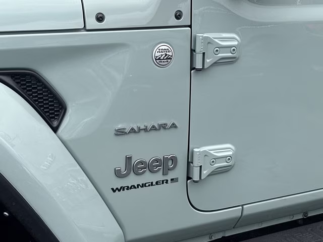 2024 Earl Clearcoat Jeep Wrangler Sahara 4X4 Convertible