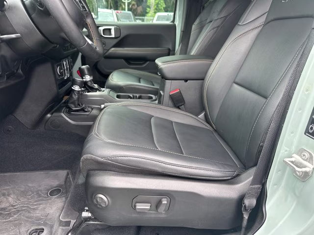 2024 Earl Clearcoat Jeep Wrangler Sahara 4X4 Convertible