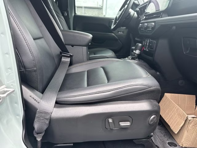 2024 Earl Clearcoat Jeep Wrangler Sahara 4X4 Convertible