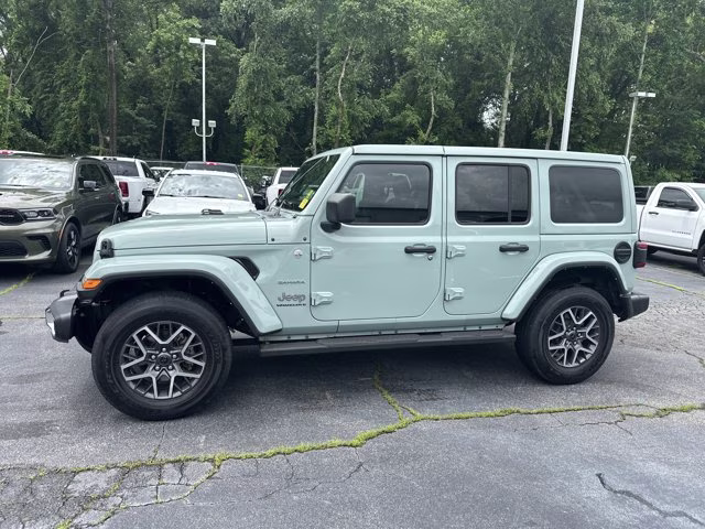 2024 Earl Clearcoat Jeep Wrangler Sahara 4X4 Convertible