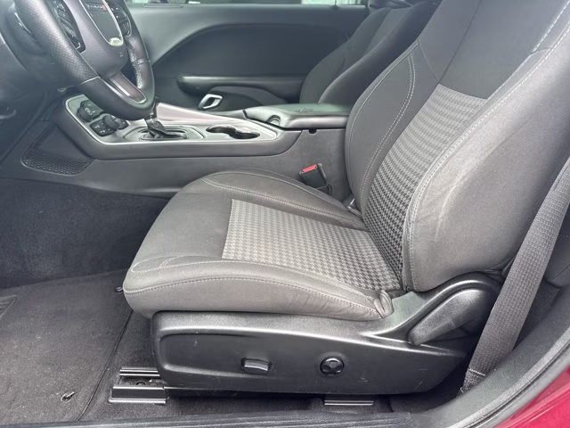 2019 Octane Red Pearlcoat Dodge Challenger SXT RWD Coupe