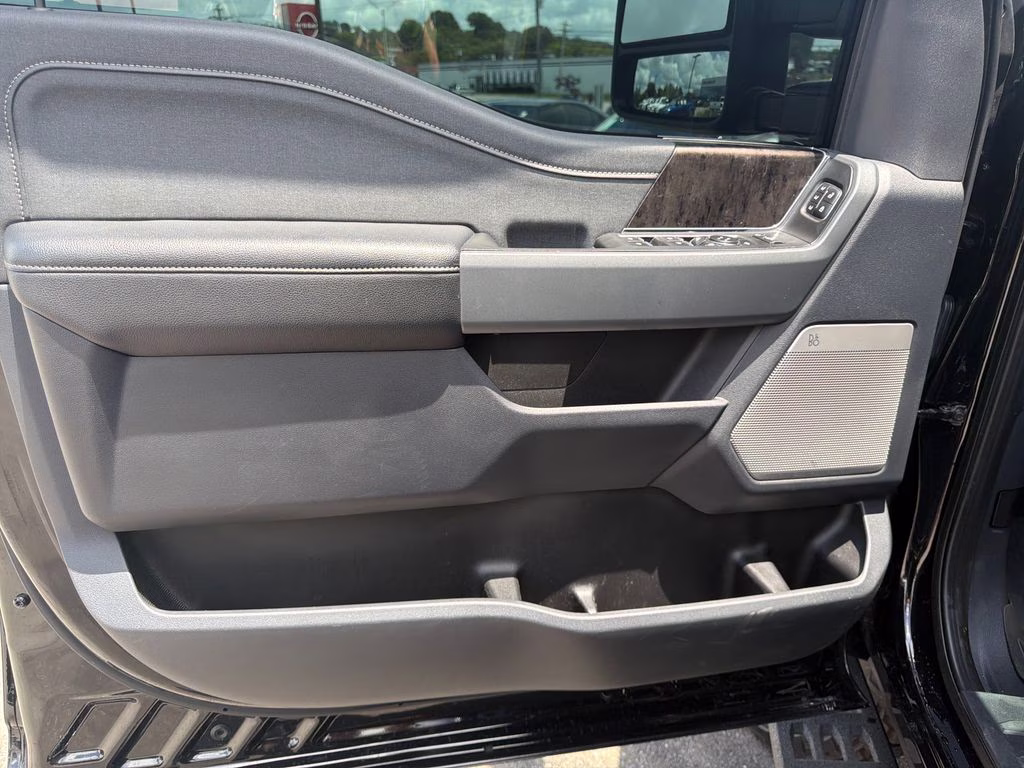 2023 Black Metallic Ford Super Duty F-250 SRW Lariat 4X4 Truck