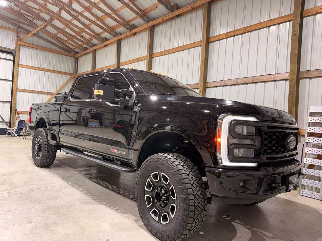 2023 Black Metallic Ford Super Duty F-250 SRW Lariat 4X4 Truck