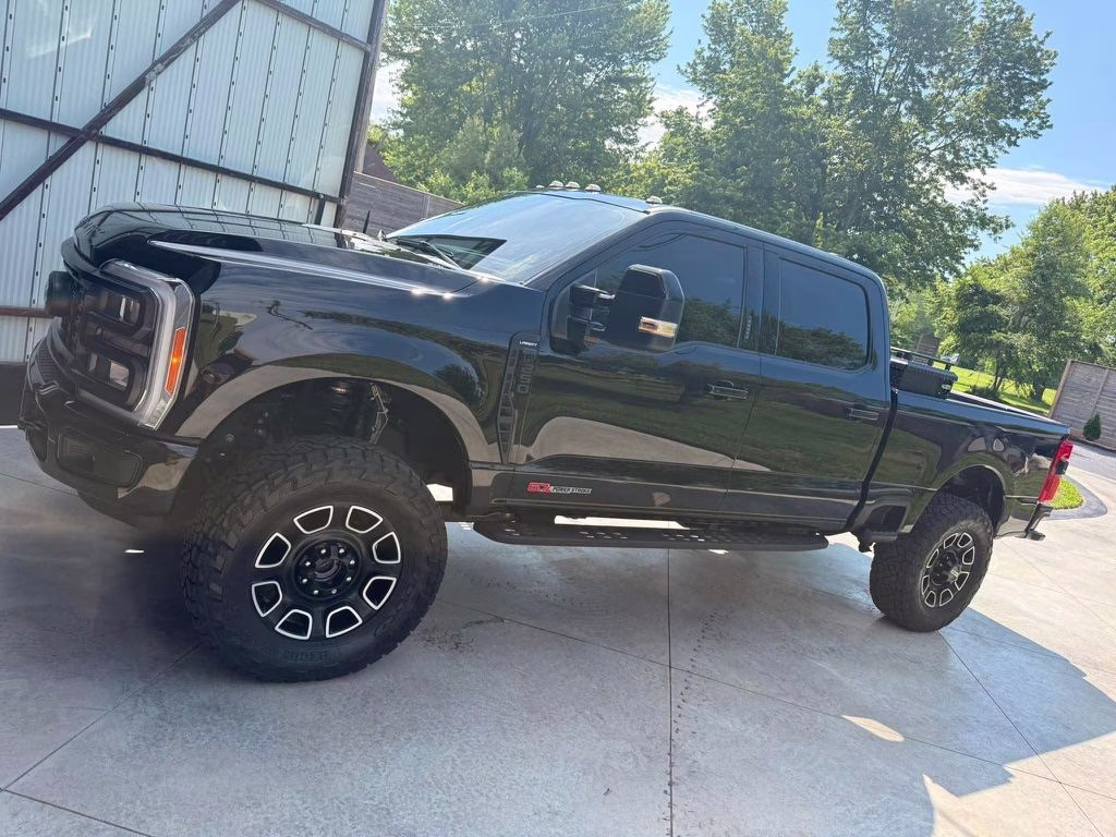 2023 Black Metallic Ford Super Duty F-250 SRW Lariat 4X4 Truck