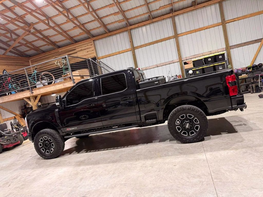2023 Black Metallic Ford Super Duty F-250 SRW Lariat 4X4 Truck