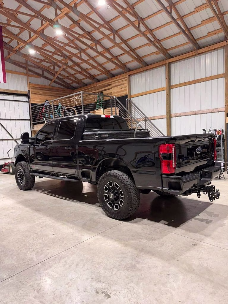 2023 Black Metallic Ford Super Duty F-250 SRW Lariat 4X4 Truck