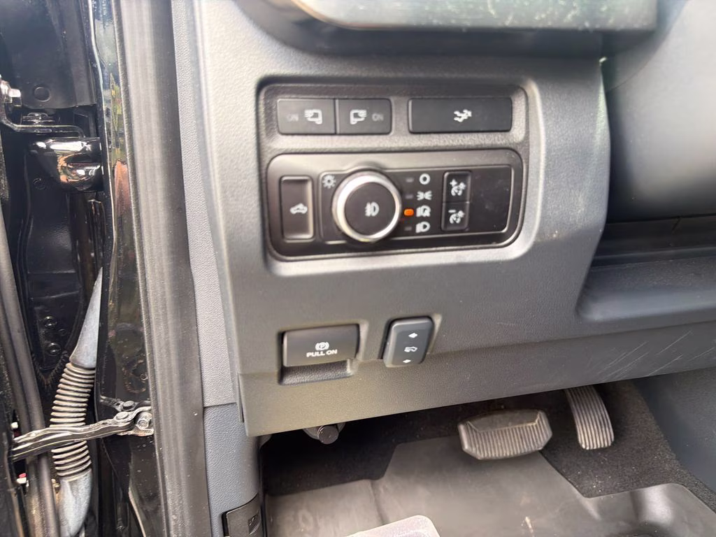 2023 Black Metallic Ford Super Duty F-250 SRW Lariat 4X4 Truck
