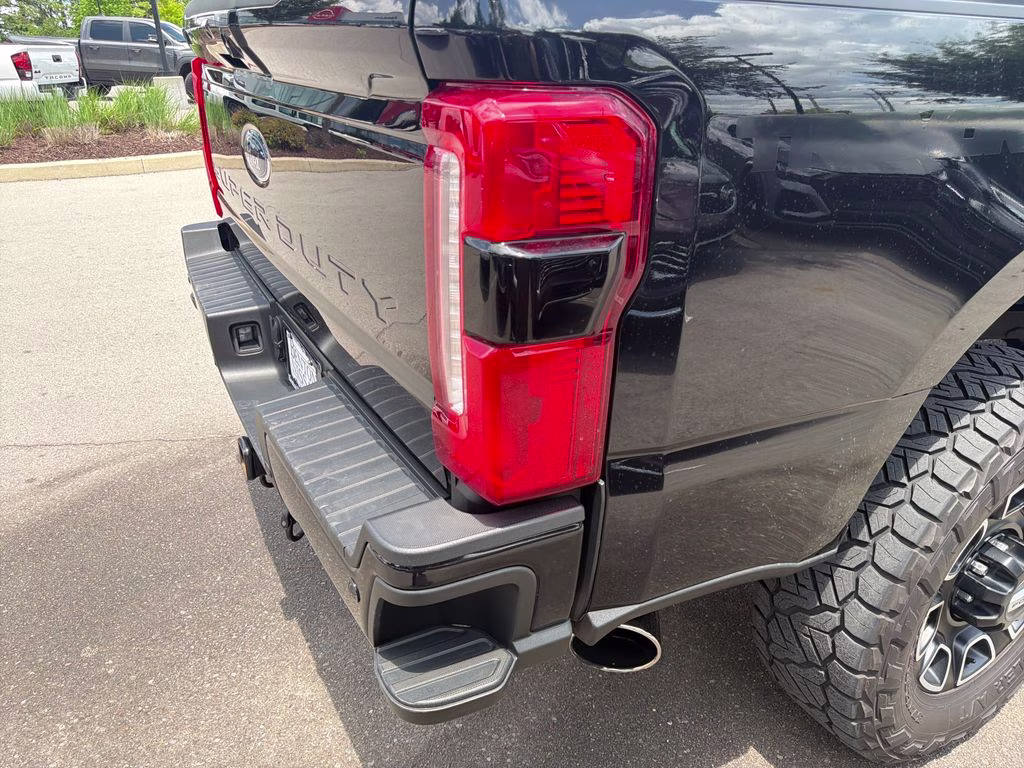 2023 Black Metallic Ford Super Duty F-250 SRW Lariat 4X4 Truck