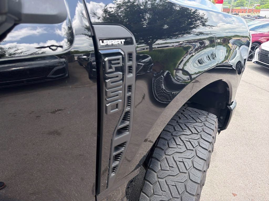 2023 Black Metallic Ford Super Duty F-250 SRW Lariat 4X4 Truck