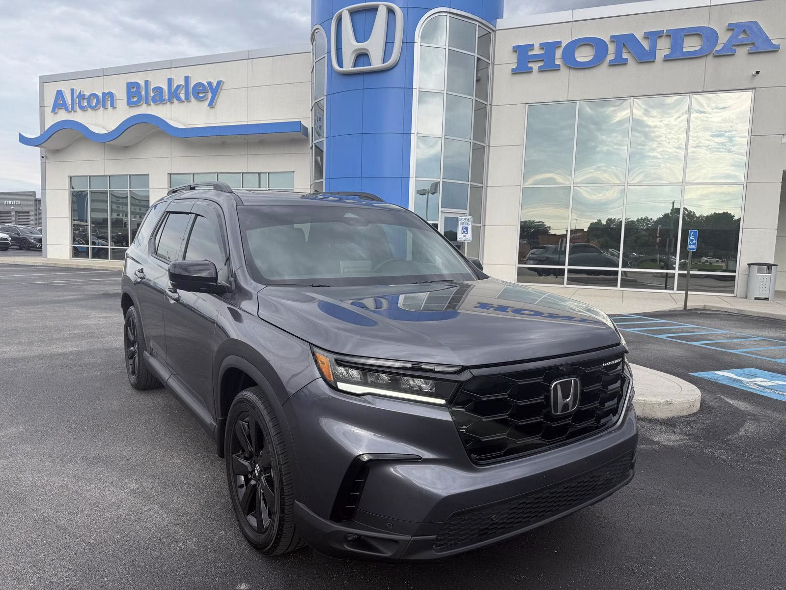 2025 Honda Pilot Black Edition AWD's photo