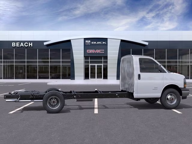 2026 Summit White GMC Savana Cutaway 3500 1WT RWD Long Wheelbase