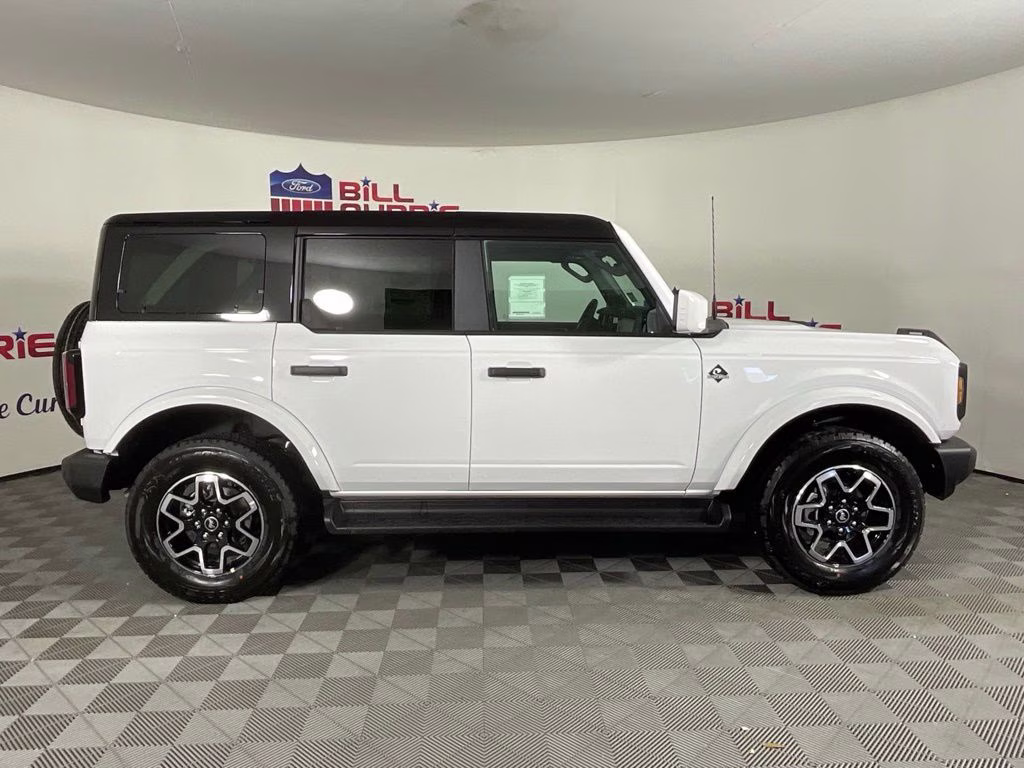 2026 Oxford White Ford Bronco Outer Banks 4X4 SUV