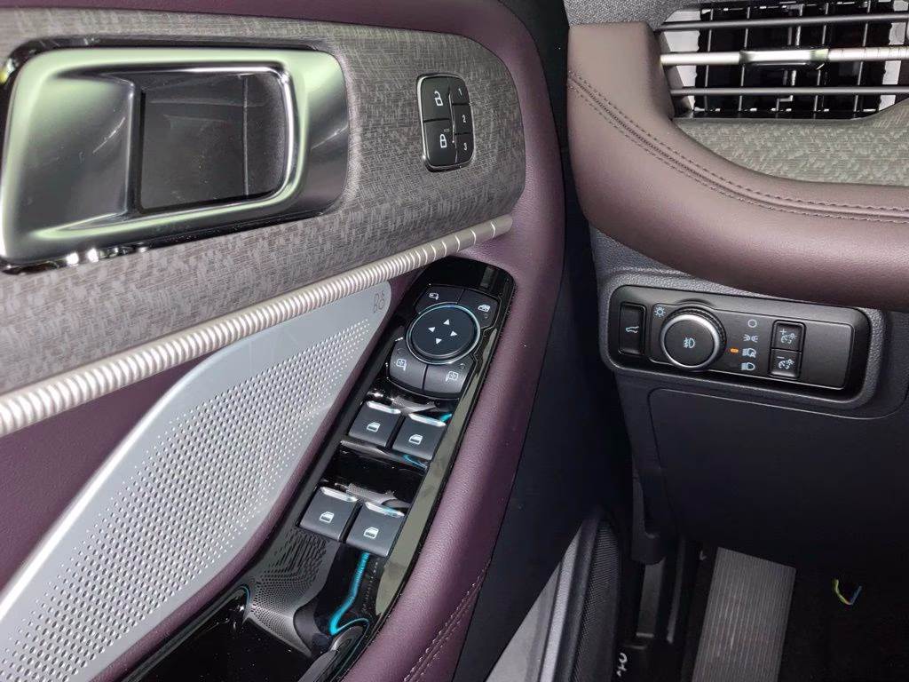 2026 Black Metallic Ford Explorer Platinum RWD SUV