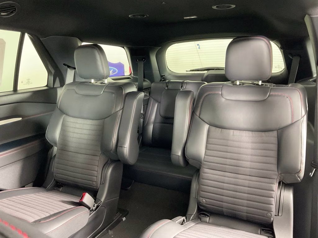 2026 White Ford Explorer ST-Line RWD SUV