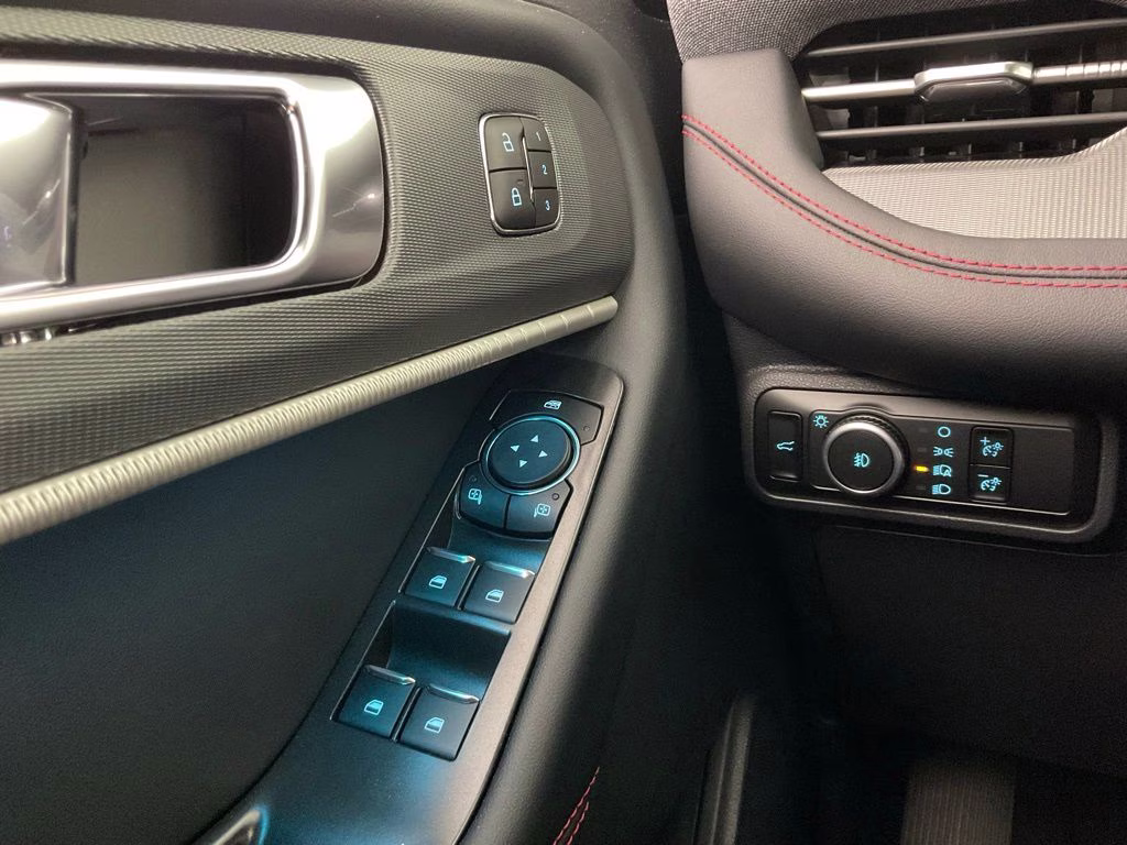 2026 White Ford Explorer ST-Line RWD SUV