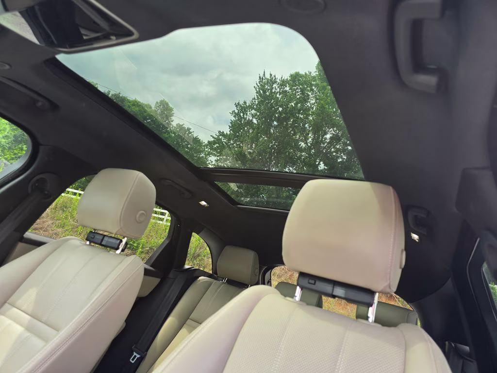 2023 Fuji White Land Rover Range Rover Velar R-Dynamic S MHEV AWD SUV