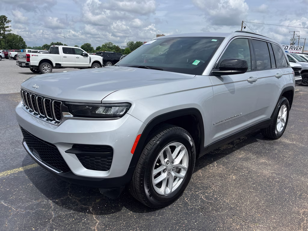 2024 Silver Zynith Jeep Grand Cherokee Laredo X RWD SUV
