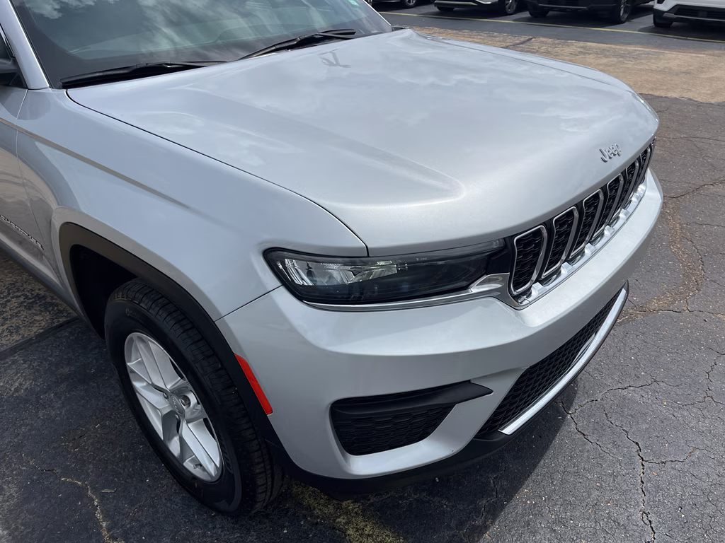 2024 Silver Zynith Jeep Grand Cherokee Laredo X RWD SUV