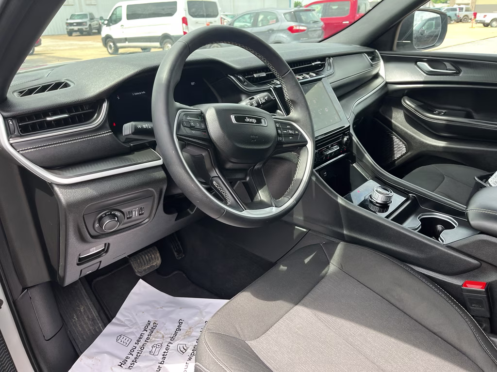 2024 Silver Zynith Jeep Grand Cherokee Laredo X RWD SUV