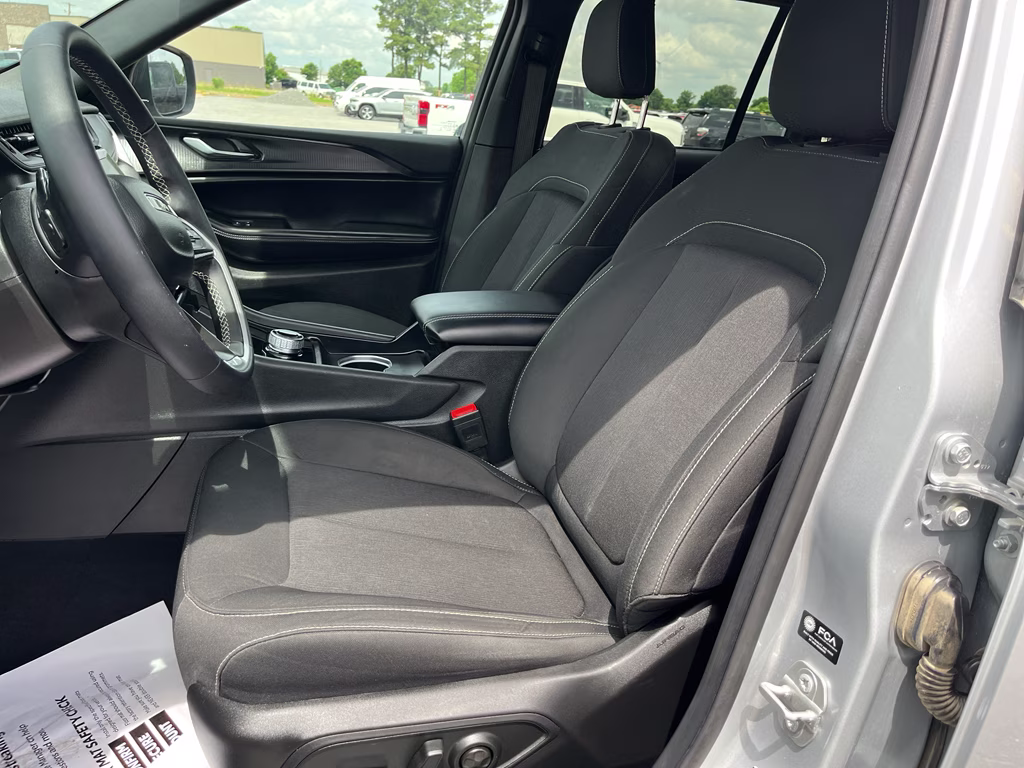 2024 Silver Zynith Jeep Grand Cherokee Laredo X RWD SUV